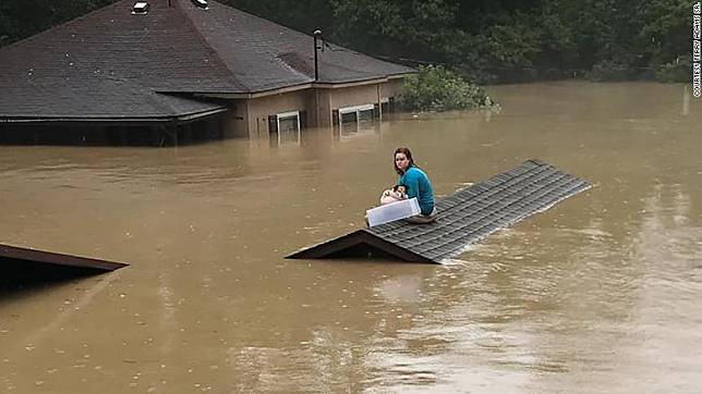 ฝันว่าน้ำท่วมบ้านคนอื่น