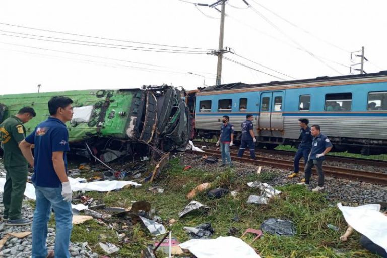 ฝันเห็นรถไฟตกราง